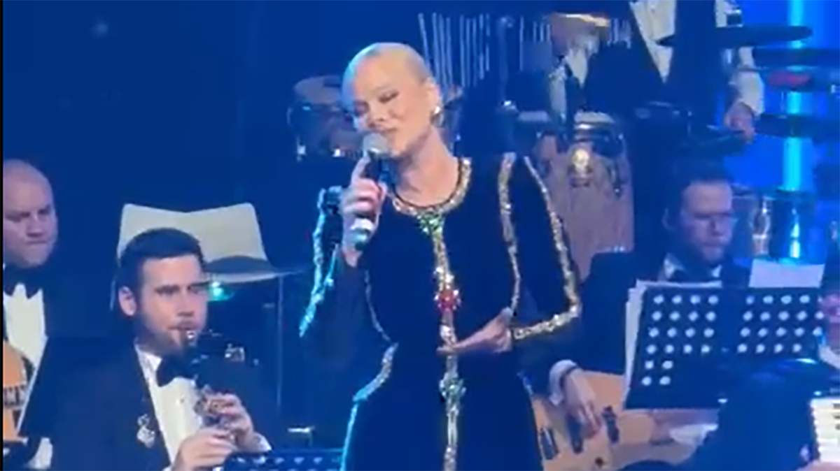  Najpotresnija scena na koncertu u Šabanovu čast, Ilda pjeva i plače: Ćerka legendarnog pjevača se sl 