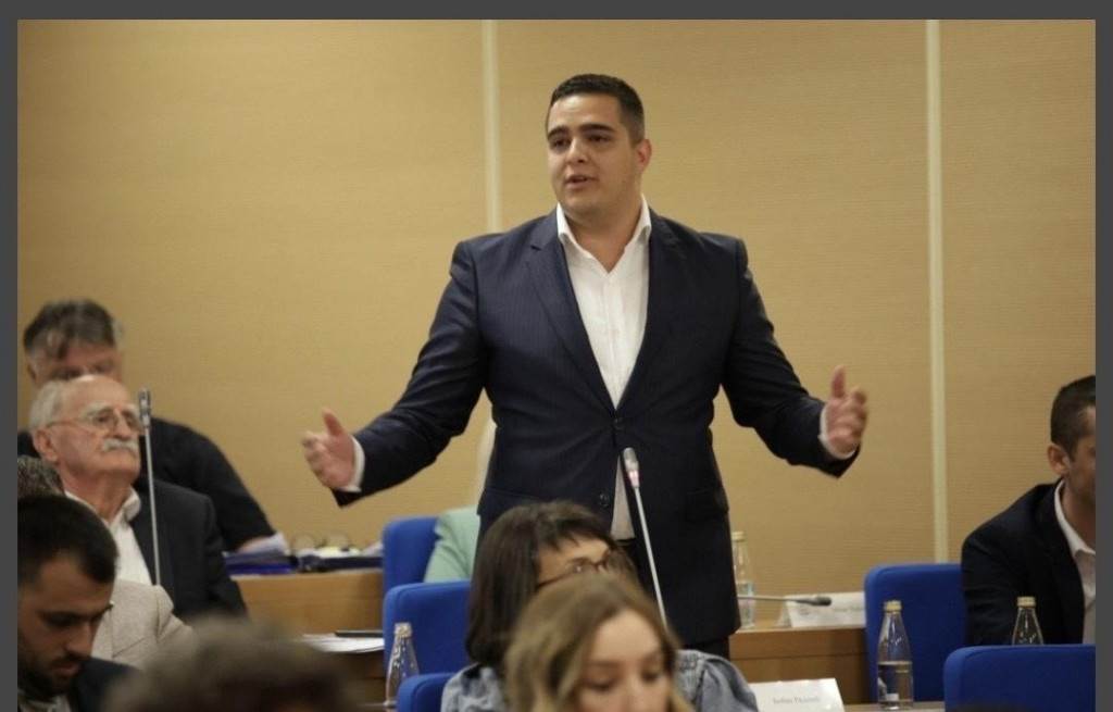 Radević hoće nezavisno, Dajković ostao bez odbornika u Podgoričkom Info Radević hoće nezavisno, Dajković ostao bez odbornika u Podgoričkom Info