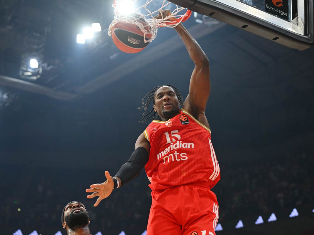  Crvena zvezda s dosta muke do polufinala Kupa Radivoja Koraća: Ebuka Izundu pogurao na mišiće 