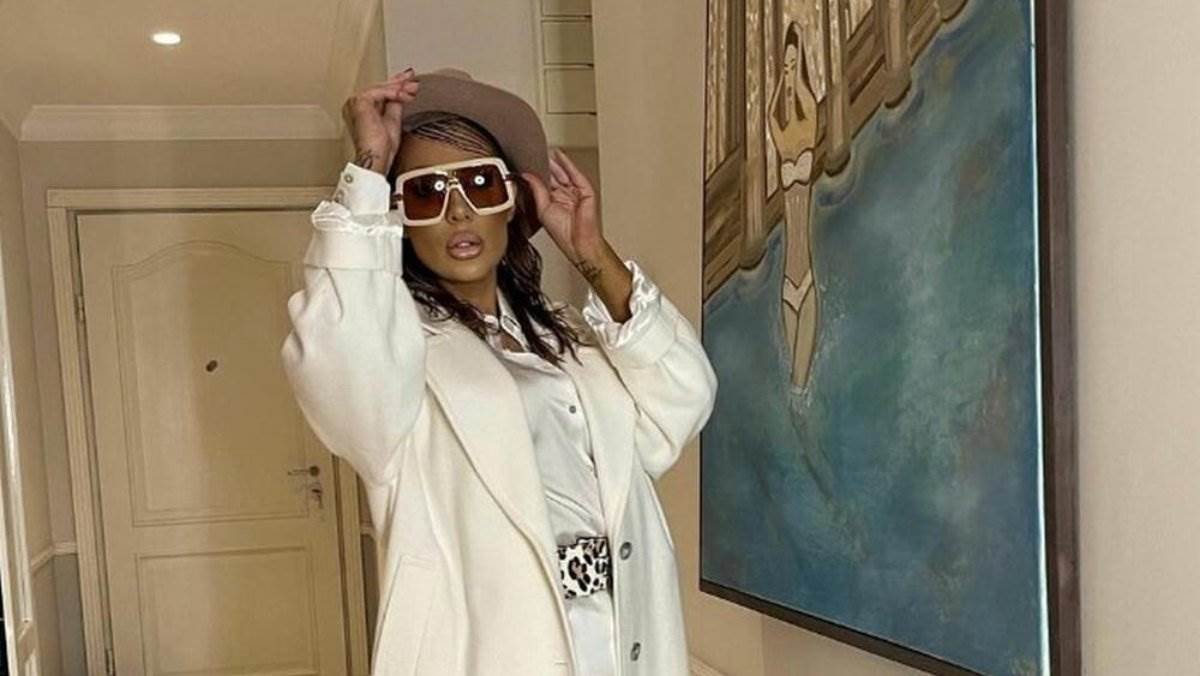  Ana Nikolić se odselila sa ćerkicom u hotel 