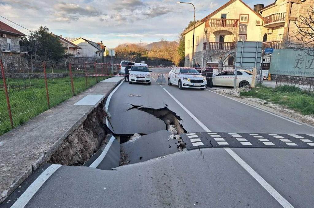  Urušio se dio puta u Radovićima kod Tivta 