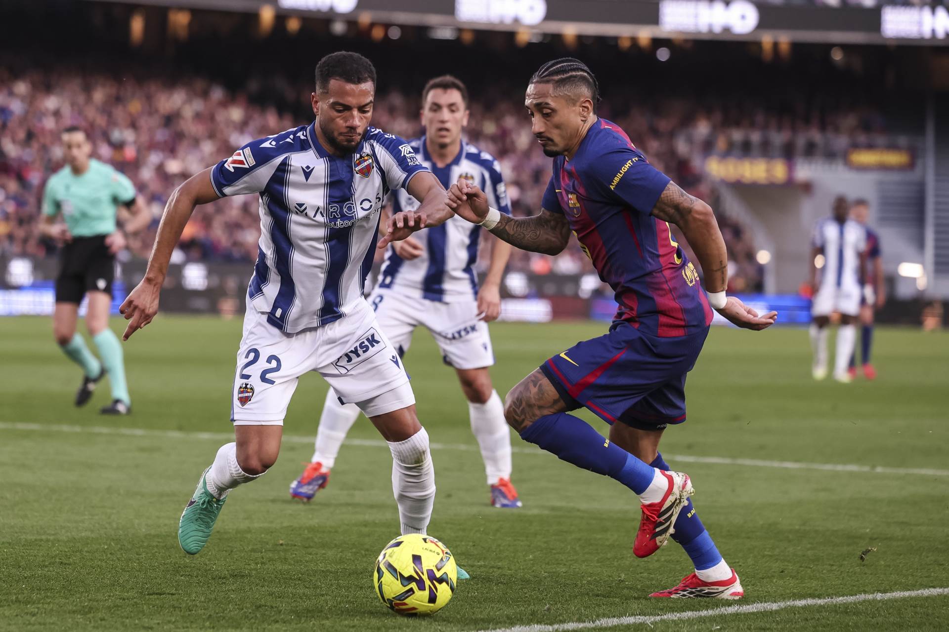  Barselona iskoristila kiks Reala i vratila se na prvo mjesto Primere 