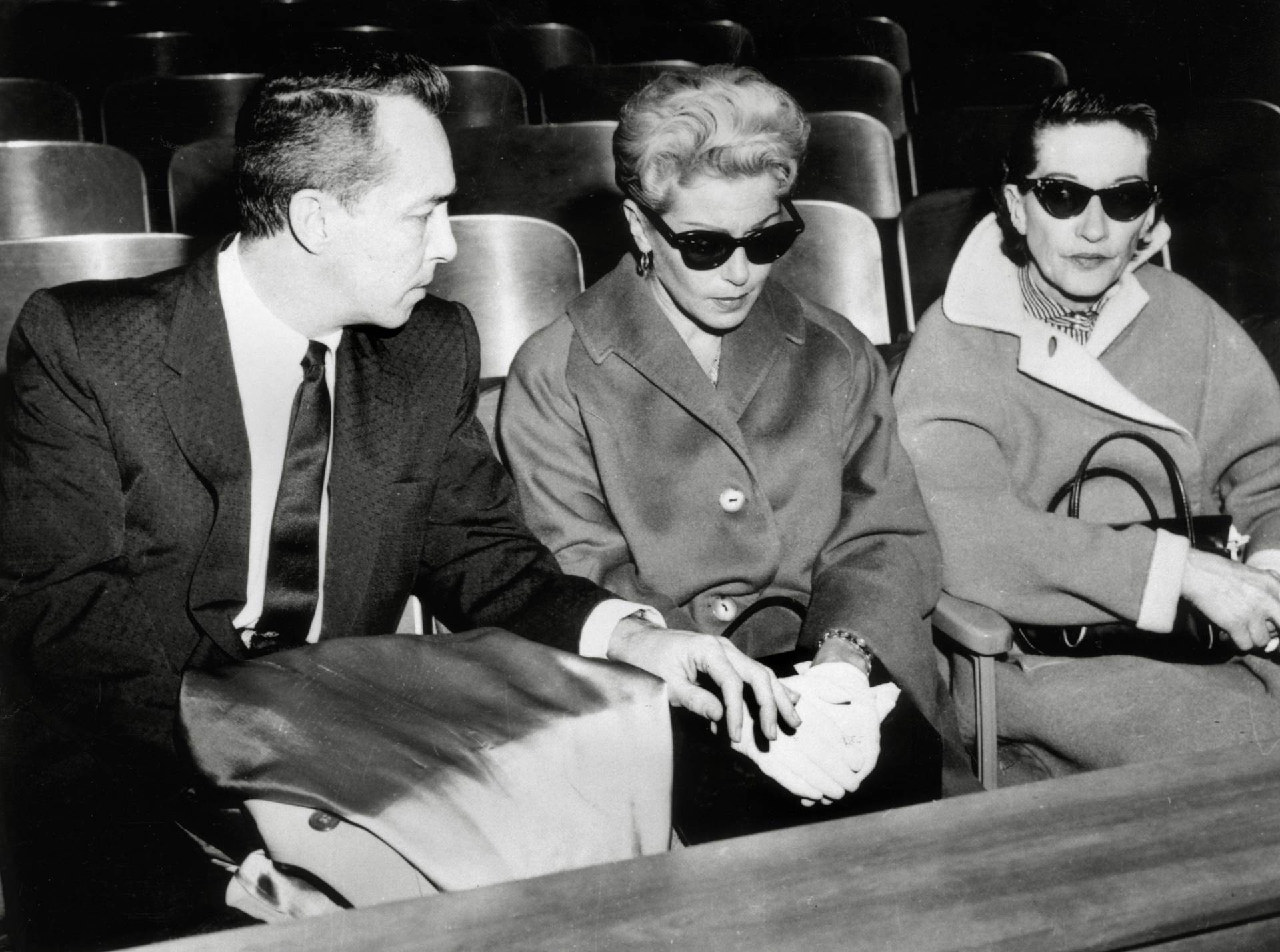  Ko je Lana koja je ubila ljubavnika koji je bio u krevetu sa njenom ćerkom od 14? 