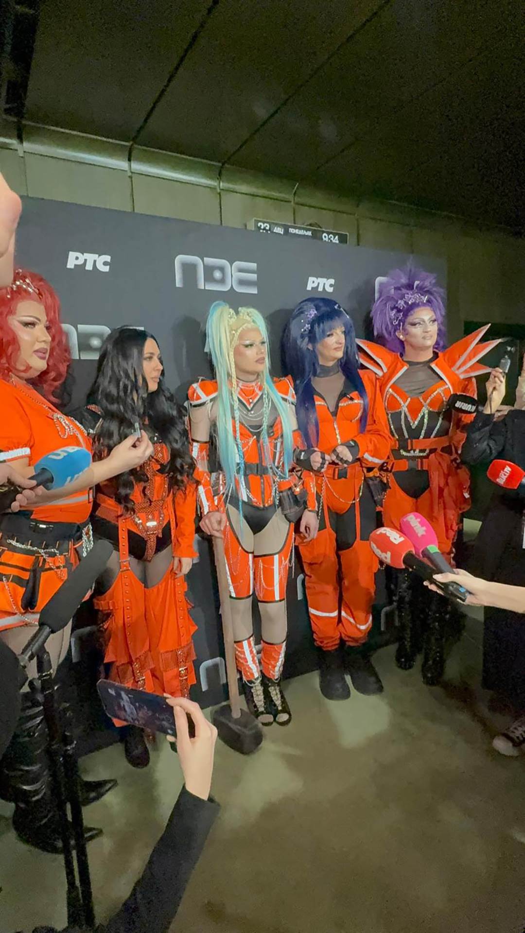  Harem girls brutalno odgovorile Karleuši na prozivke 