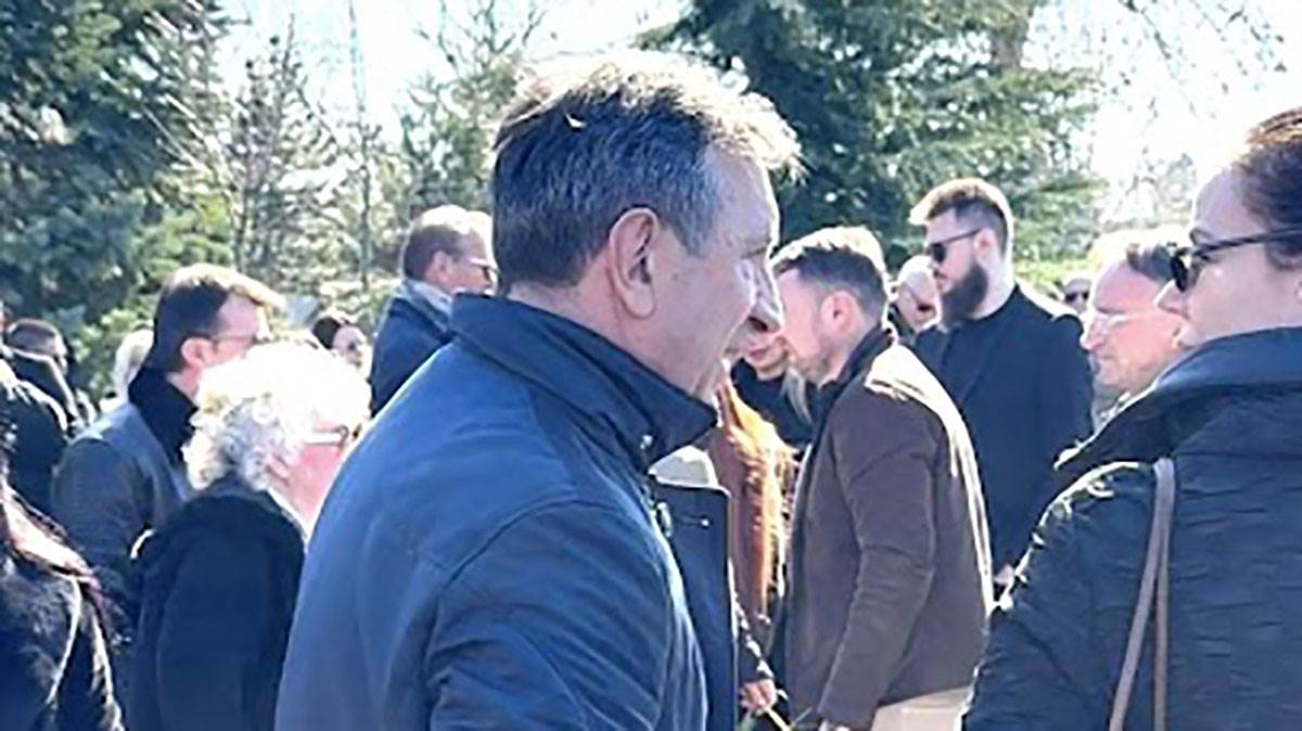  Priznao da je živeo kod Saše Popovića, a šuškalo se da neće doći na pomen: Žika Jakšić slomljen od b 