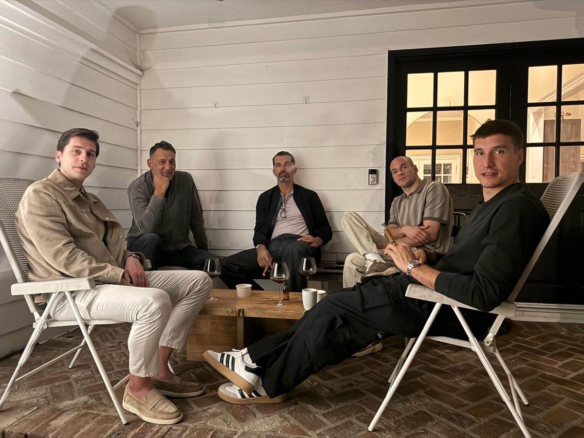  Danas nećete vidjeti "skuplju" fotku od ove: Bogdan Bogdanović okupio legende za istim stolom 