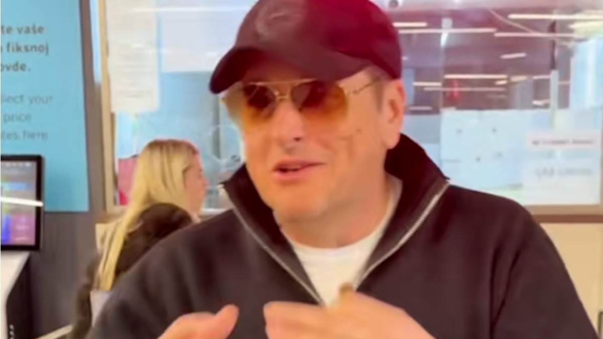  Aco Pejović sa ćerkom i ženom koju rijetko viđamo u javnosti: Oborio rekord u CG, pa ljubio sve oko  