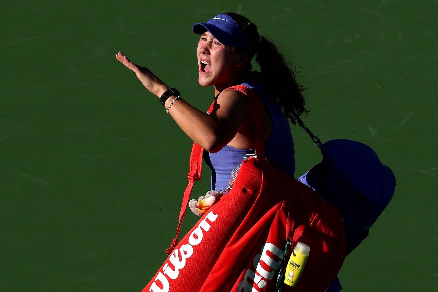  Ruskinja bacila reket i psovala: “J… se svi”! 