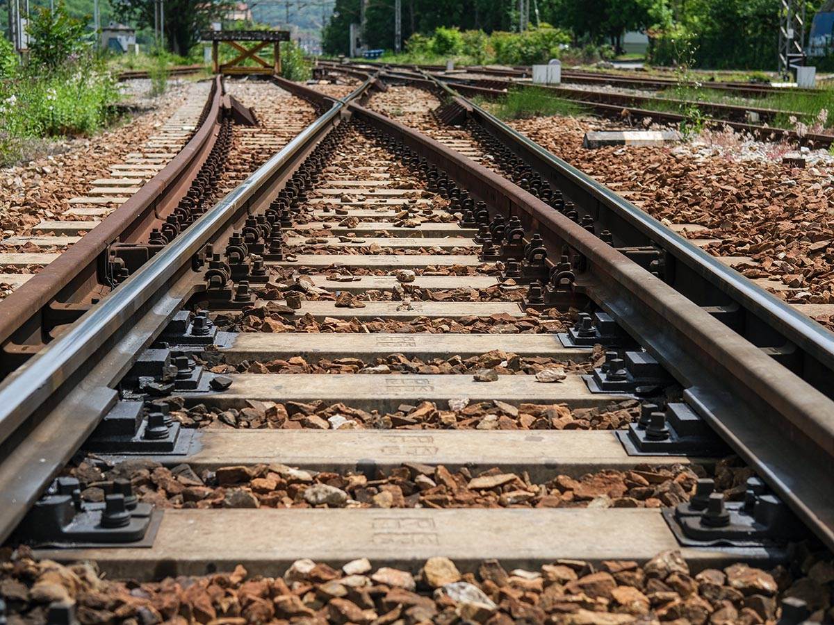  Teška nesreća kod Sarajeva: Lokomotiva udarila dijete na pružnom prelazu 