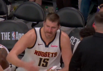  Nikola Jokić urlao na saigrače na klupi 