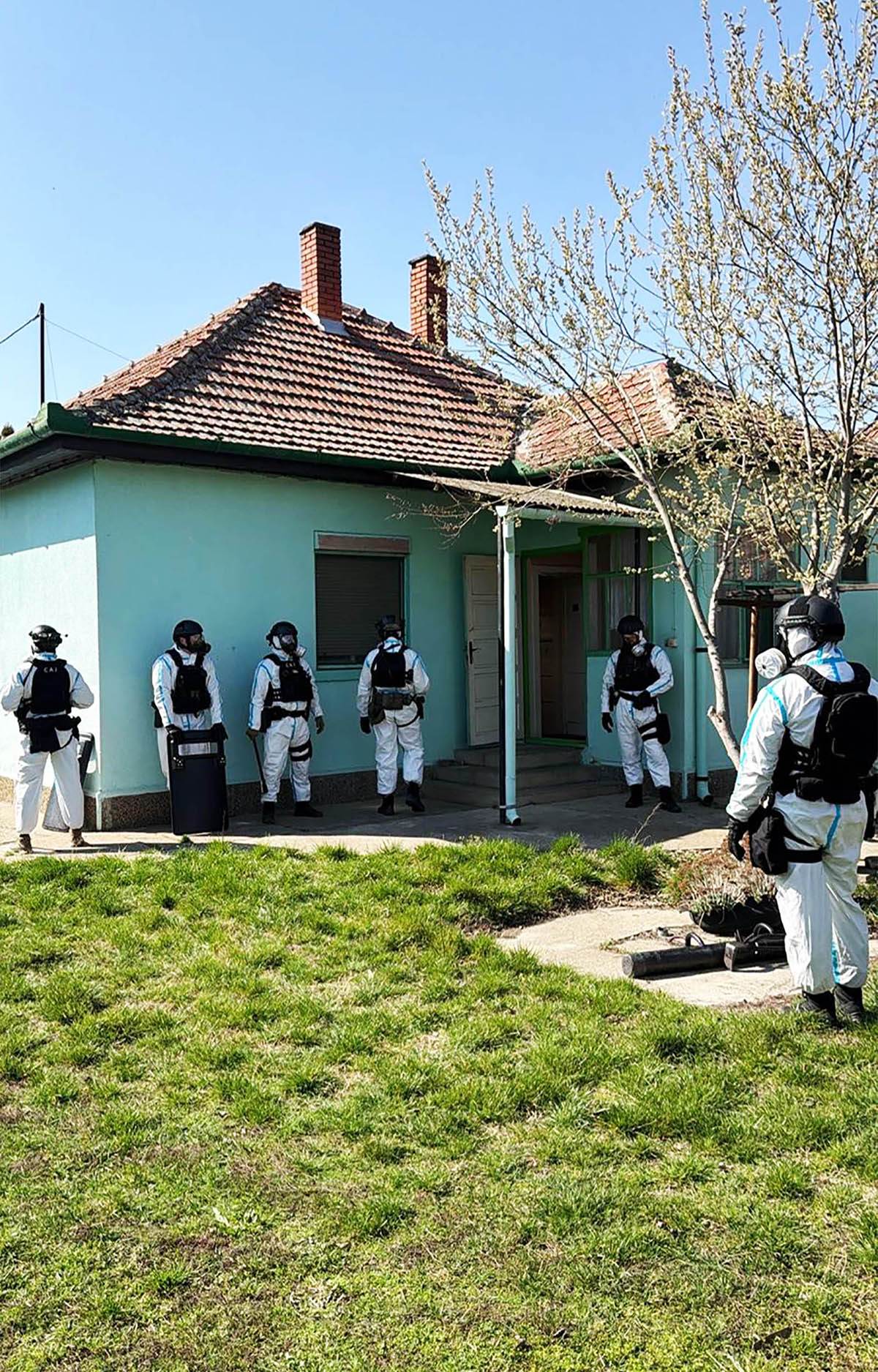  Pronađene dvije laboratorije i 12 kilograma marihuane: Velika akcija policije u Subotici, uhapšene d 