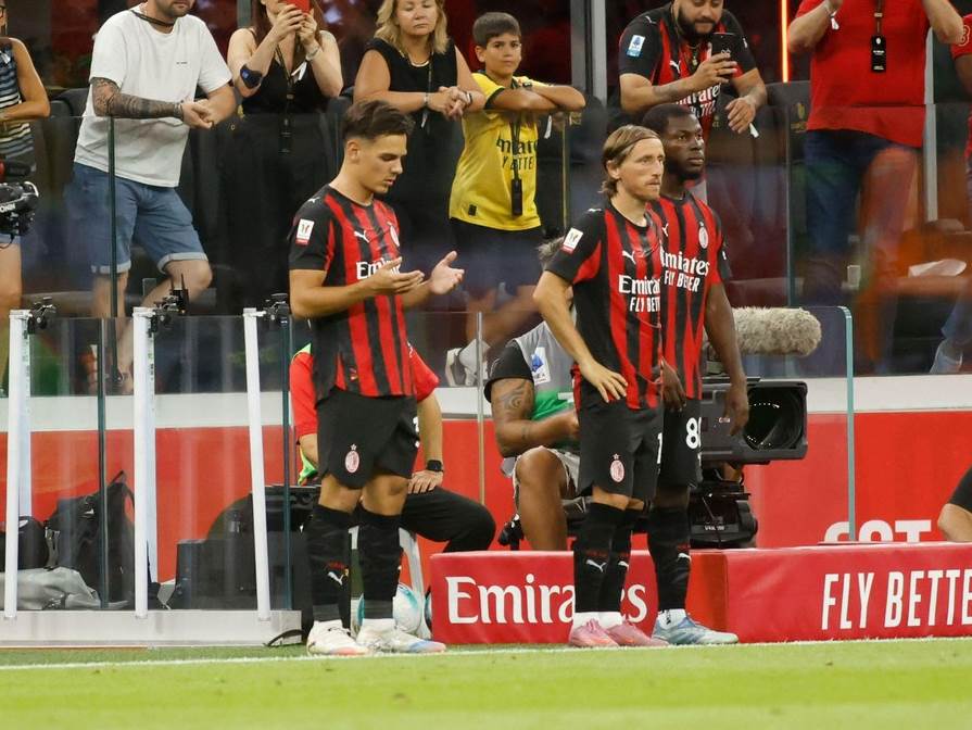  Luka Modrić dijeli lekcije Ardonu Jašariju u Milanu 