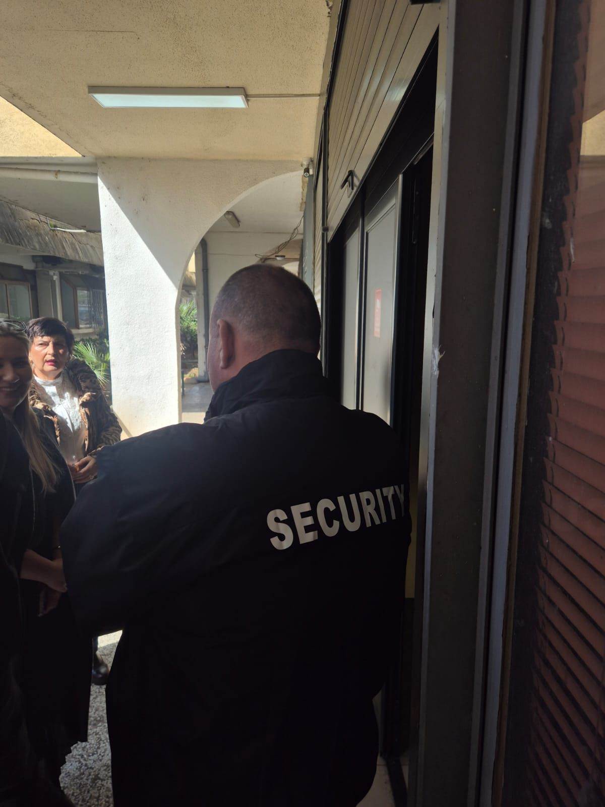  Na sjednici CIVIS-a uz obezbjeđenje, 22 delegata napustila organizaciju 