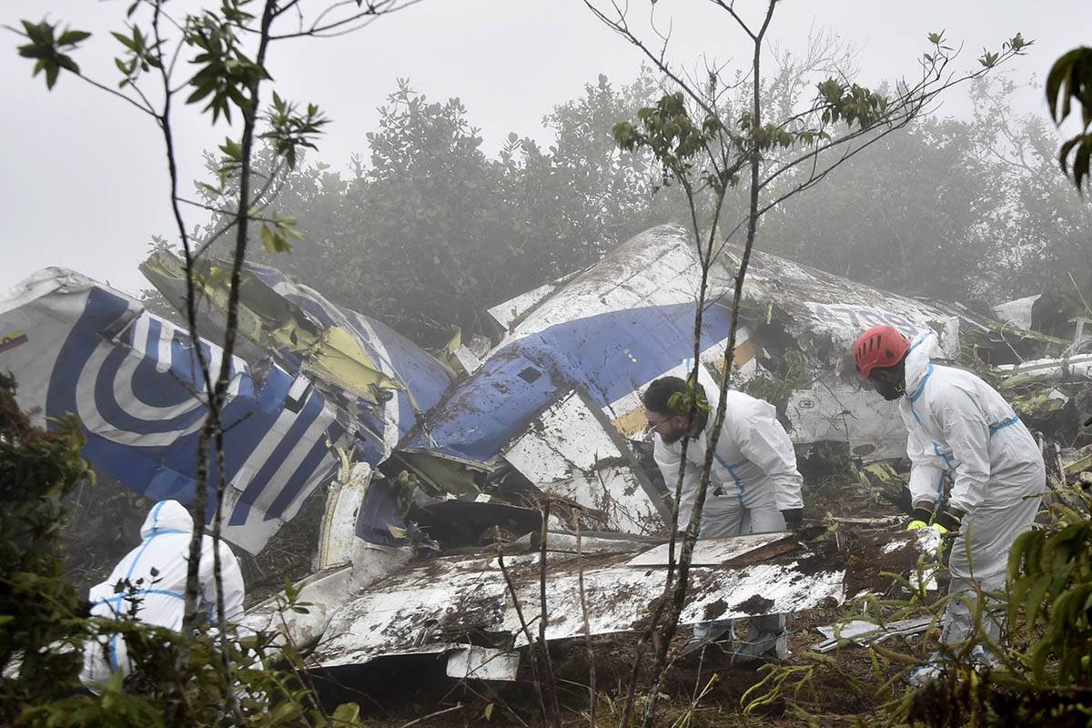  Pao avion sa više od 100 ljudi, utvrđuje se tačan broj žrtava 