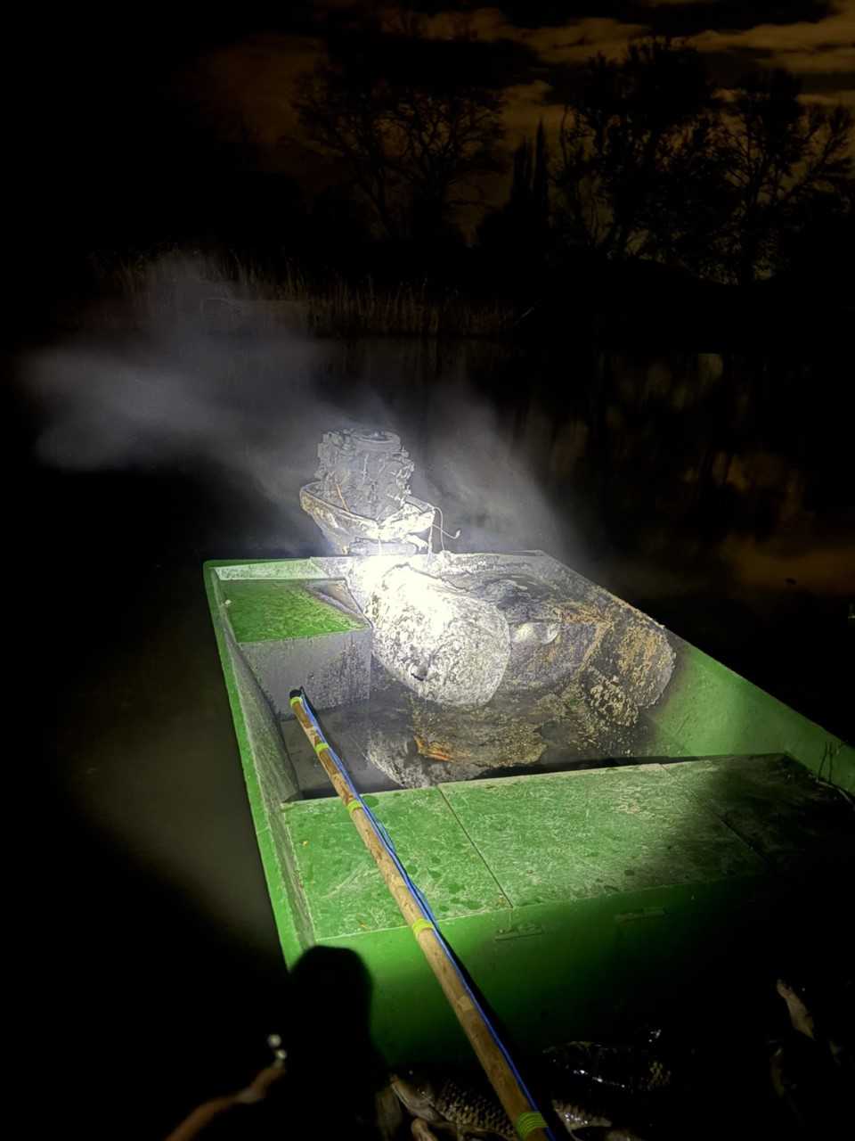  Žabljak Crnojevića: Lovili ribu strujom, pa zapalili čamac i vanbrodski motor prilikom bjekstva  