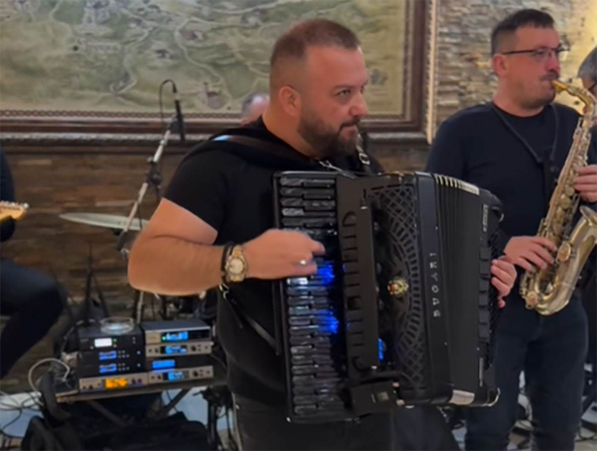  Borko Radivojević otkrio je kako je Đanija ujeo gost na svadbi. 