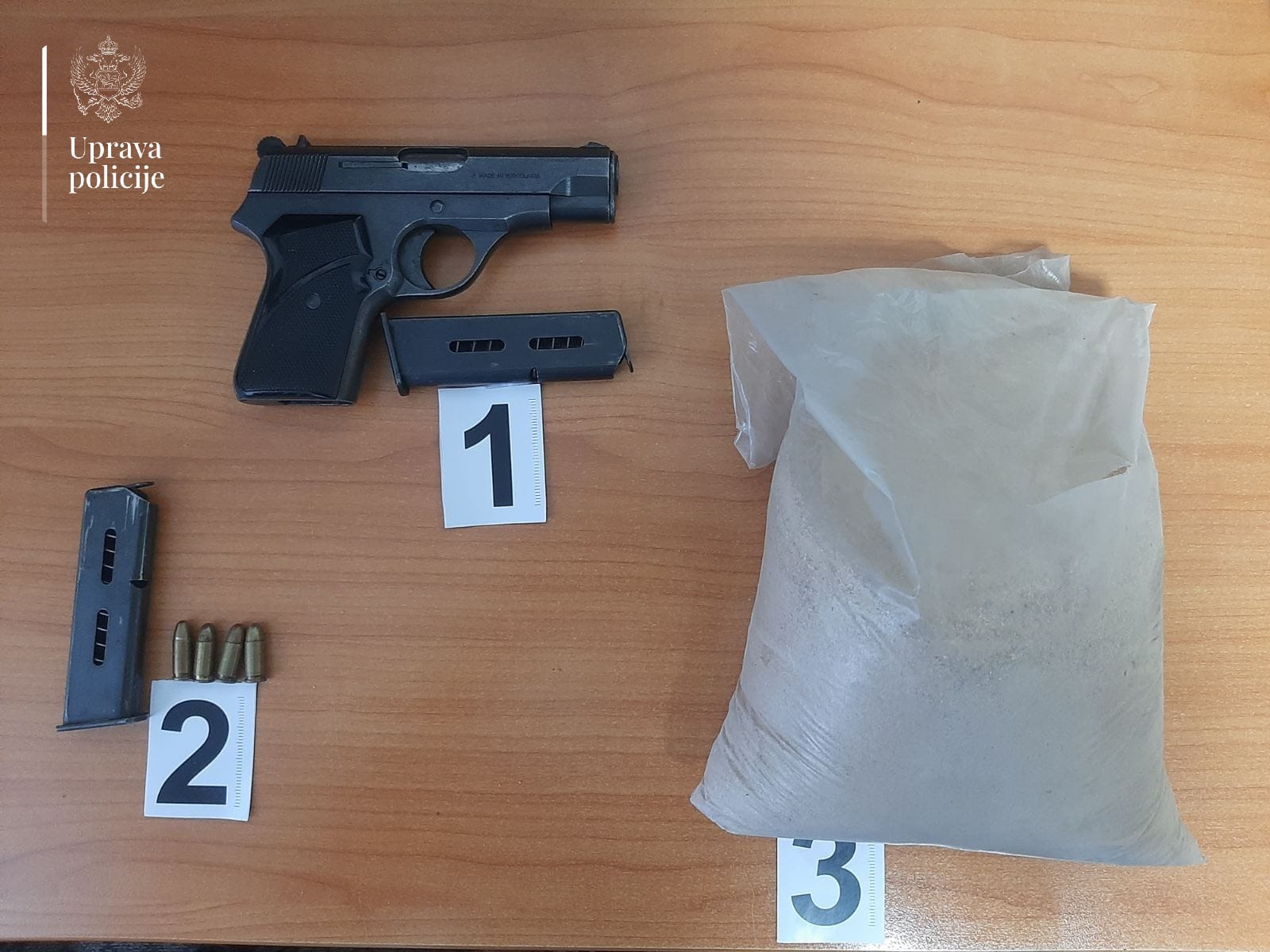  UP: Identifikovane dvije osobe koje su prilikom pregleda vozila pobjegle 