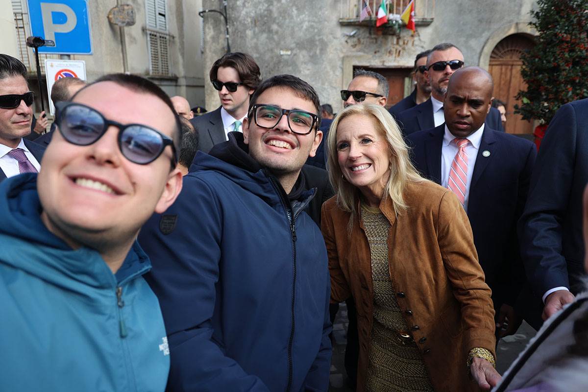  Agent Tajne službe se slučajno upucao dok je čuvao Džil Bajden 