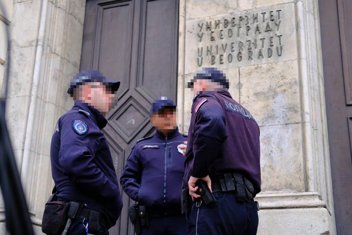  Protest u centru Beograda zbog bilborda na Palati Albanija 