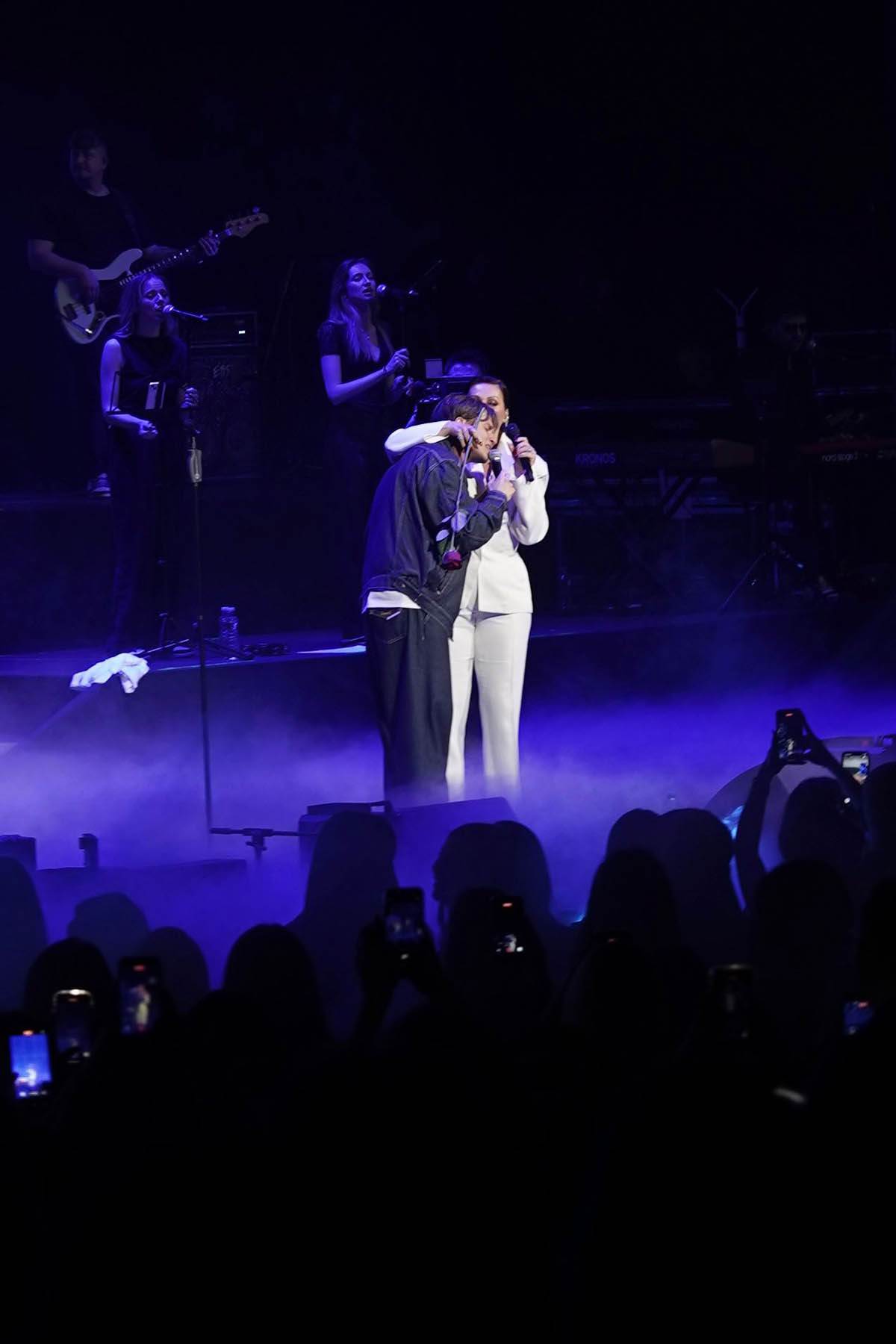  Nina Badrić se šokirala na koncertu Jakova Jozinovića: Zapjevala svoj poznati hit, publika je nadjač 