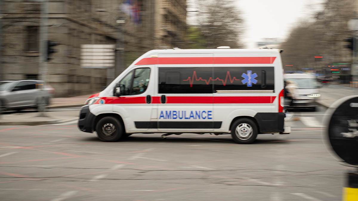  Žena pala sa trećeg sprata, ima povrede opasne po život 