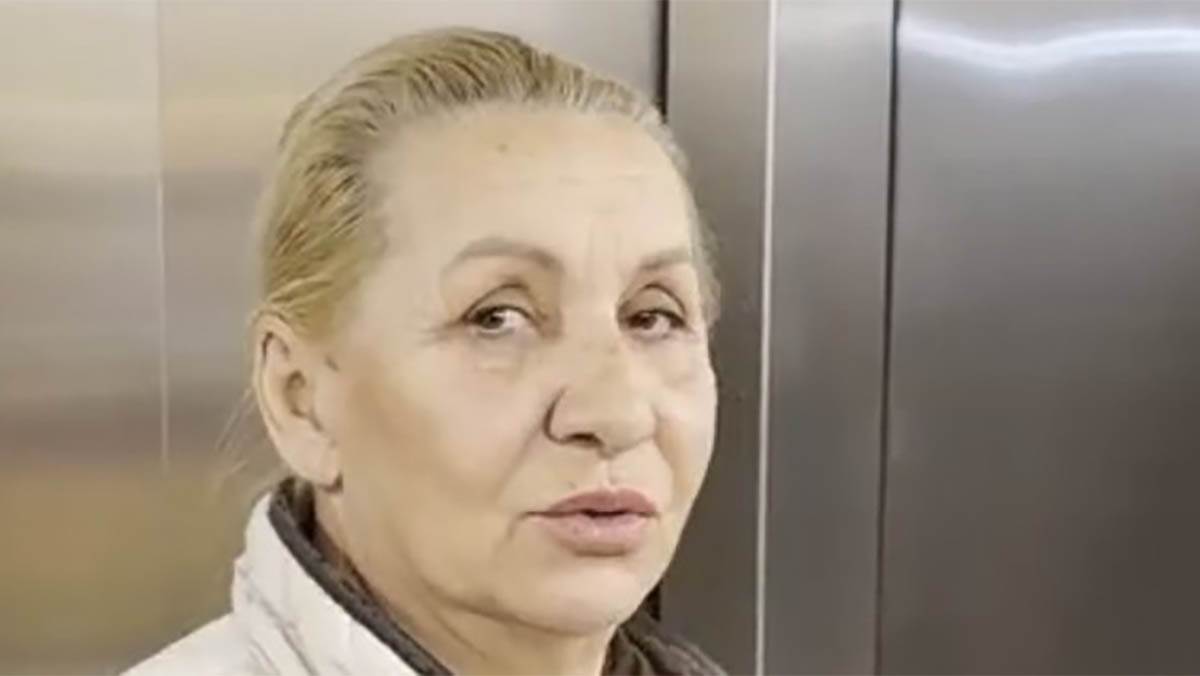  Vesna Zmijanac se krstila zbog zahteva obožavateljke: Saletjela je na aerodromu, pjevačica ostala u  