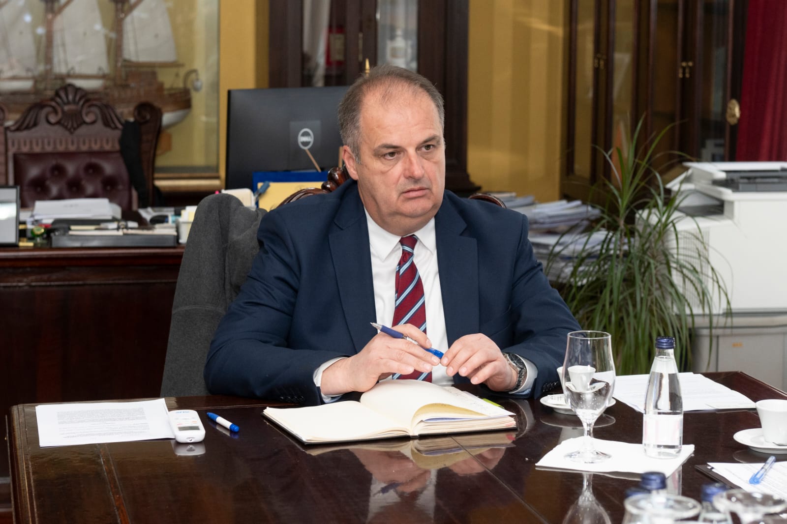 Održana sjednica SO Ulcinj: Odbijen zahtjev za izuzeće Nimanbega | Info Održana sjednica SO Ulcinj: Odbijen zahtjev za izuzeće Nimanbega | Info