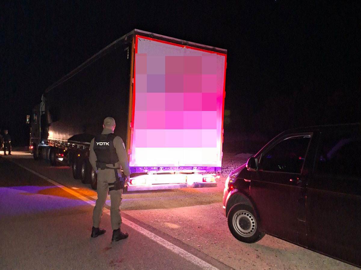  U kamionu pronađeno 38 migranata: Državljanin Crne Gore sproveden u Tužilaštvo BiH 