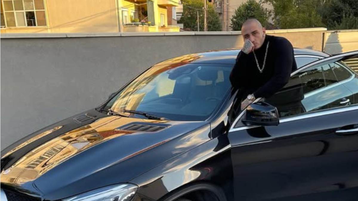  Isplivala šok fotografija repera iz kupatila 