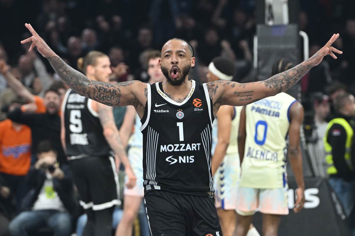  Karlik Džouns se ujeo za jezik pred Crvenu zvezdu 