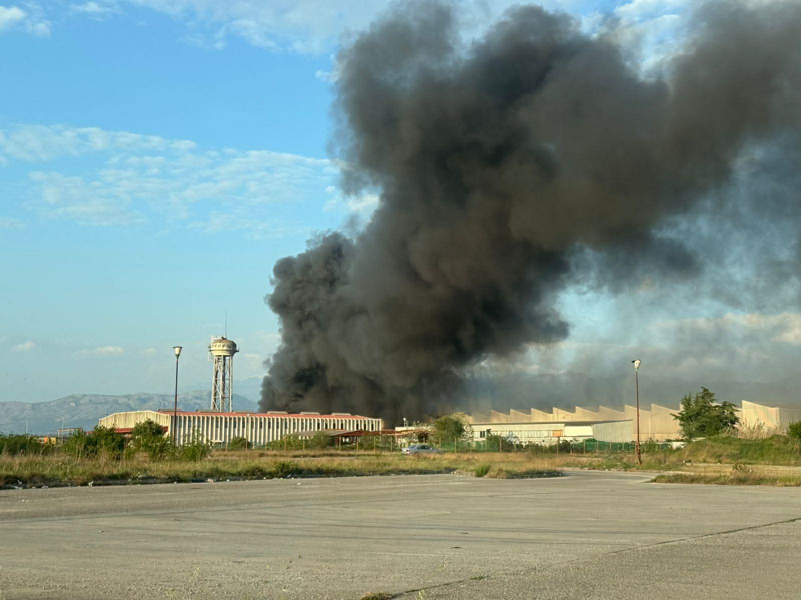  Požar logistički centar HDL Laković 