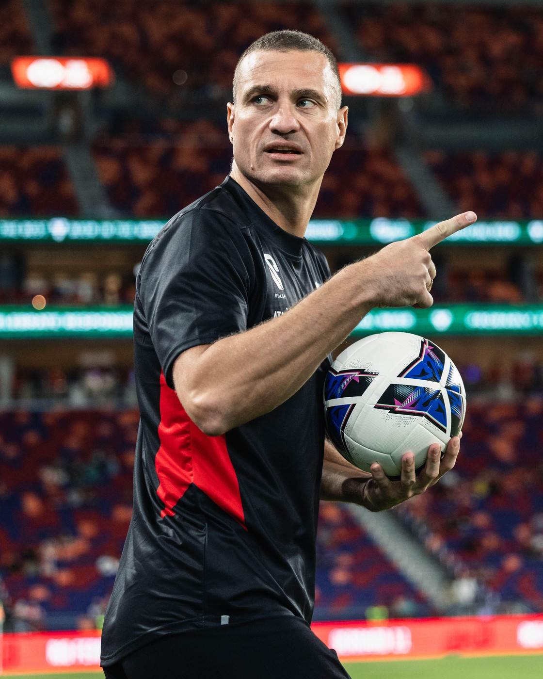  Nemanja Vidić opet na terenu, igra za Erika Kantonu: "Zakuvalo se, izbila i svađa u toku meča" 