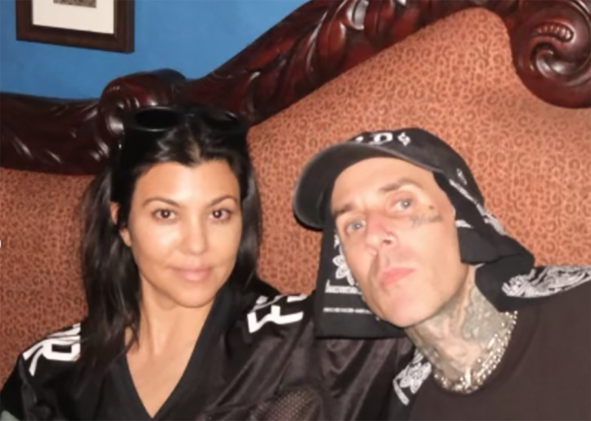  Muž Kortni Kardašijan objavio fotku na kojoj joj sisa palac 