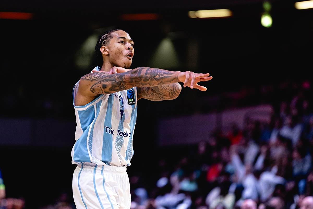  Nije oduševio u dresu Crne Gore, sada potpisuje za Partizan? 