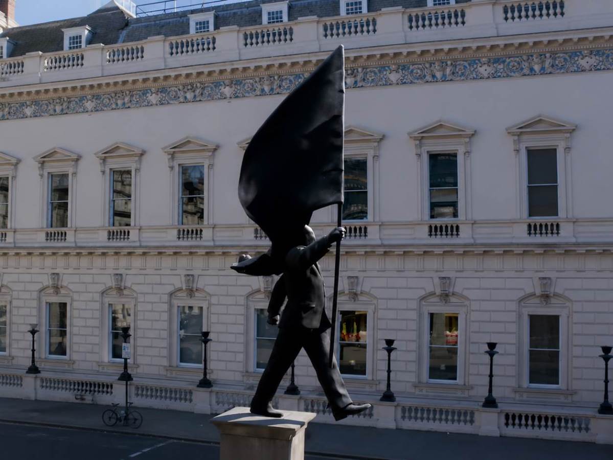  Neobična skulptura izazvala buru u Londonu 