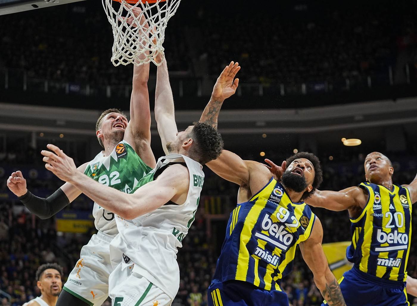  Nevjerovatni Kem Birč odveo Fenerbahče na Fajnal-for: Žalgiris pao posle drame u Kaunasu 