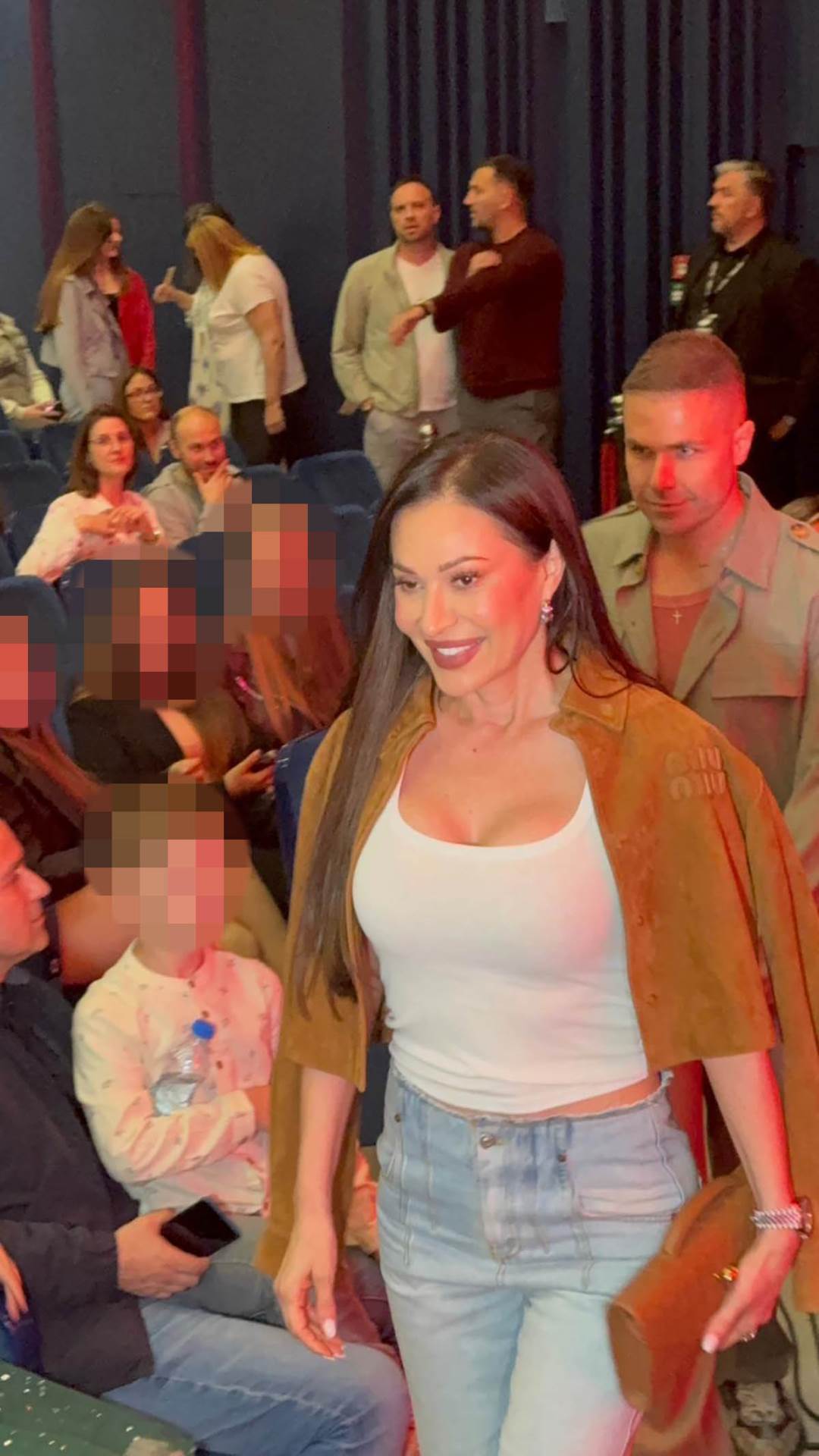  Ceca uhvaćena u društvu holivudskog glumca: Igrao u Netfliksovom hitu, a evo šta radi sa srpskom pje 