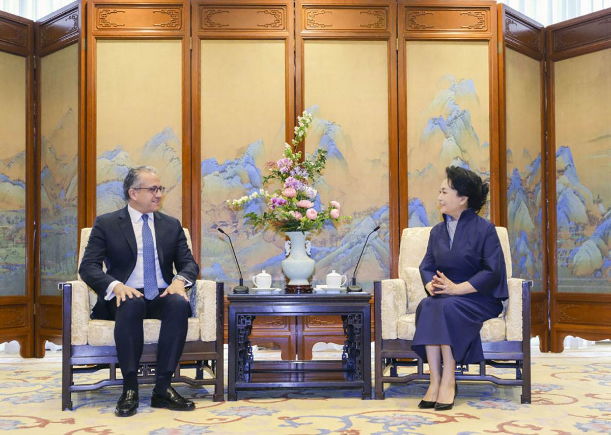  Peng Lijuan sastala se sa generalnim direktorom UNESCO u Pekingu 