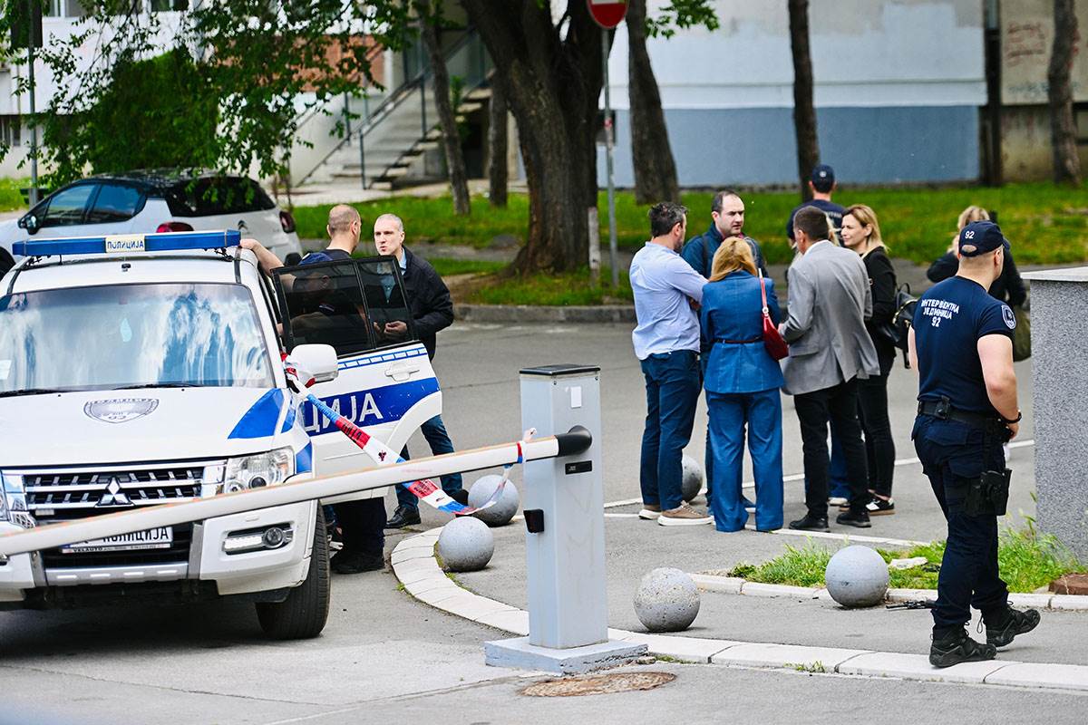  Pogledajte snimak hapšenja na Novom Beogradu: Specijalac SAJ-a van dužnosti oborio pucača iz restora 