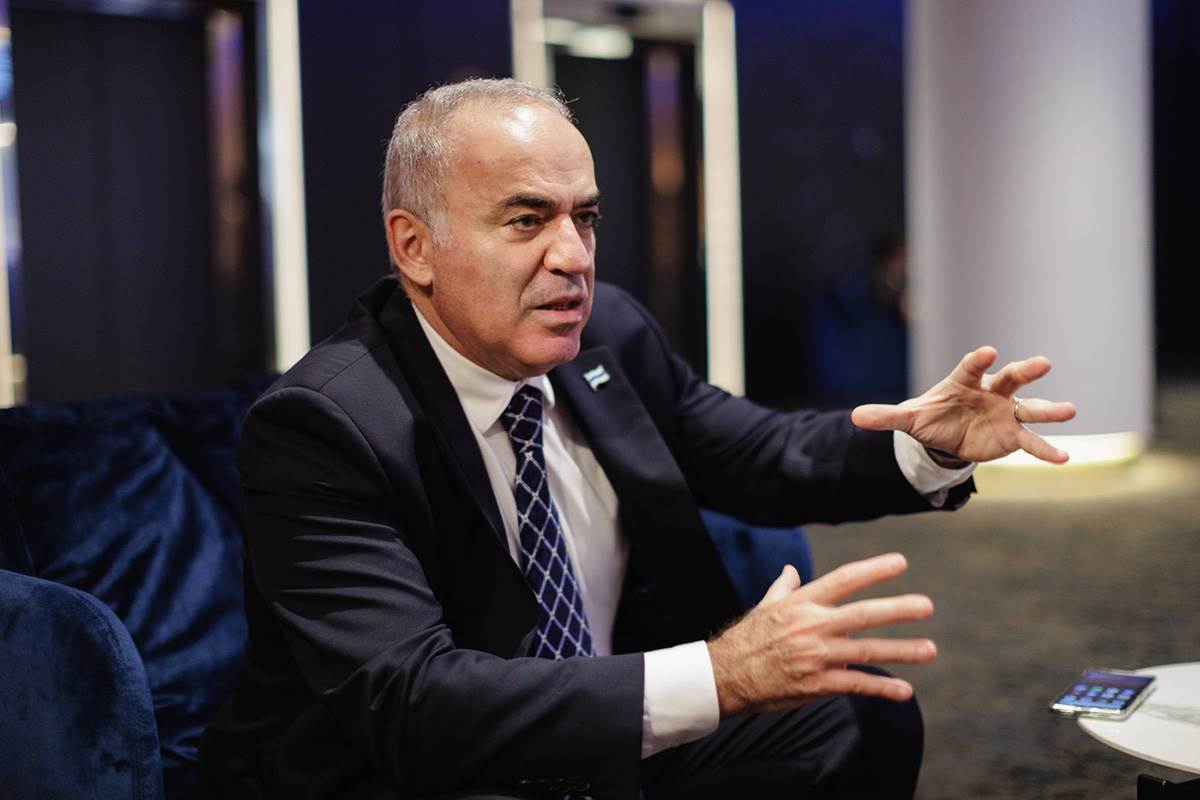  Gari Kasparov na međunarodnoj potjernici 
