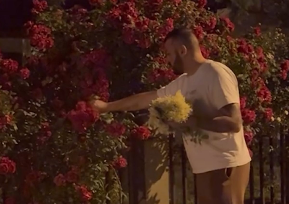  Bere cvijeće na ulici, a trešti pjesma "Bio sam pijanac": Isplivao hit snimak Slobe Vasića 