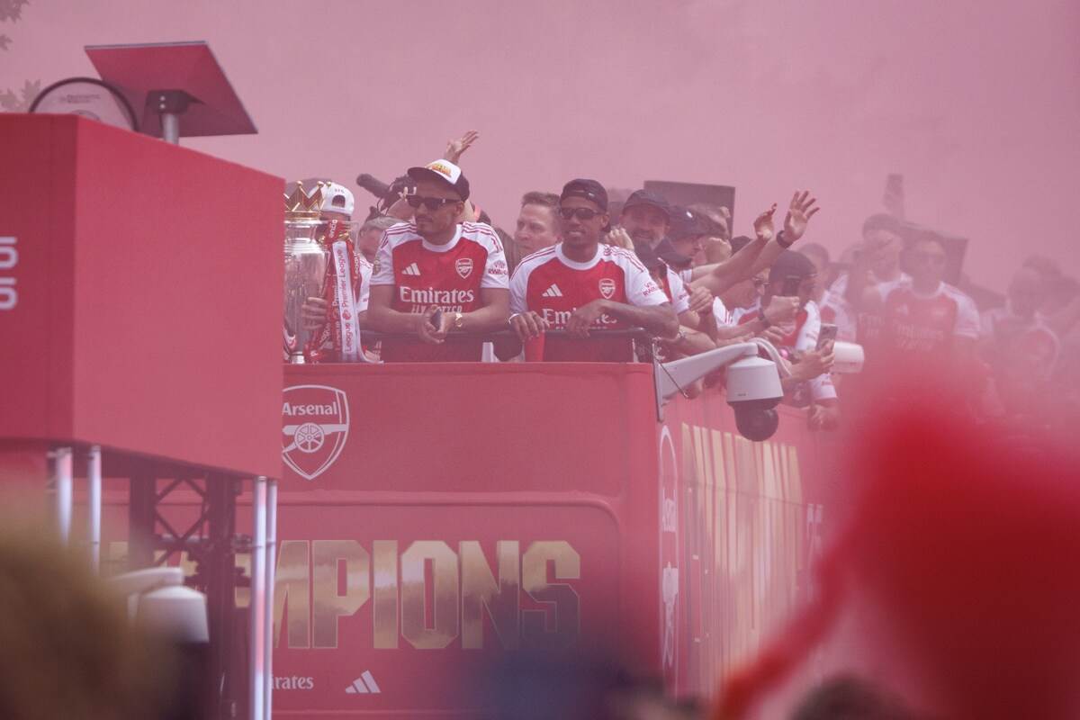  Arsenal morao da slavi u najtežem trenutku: Pravo sa finala Lige šampiona na paradu u Londonu 