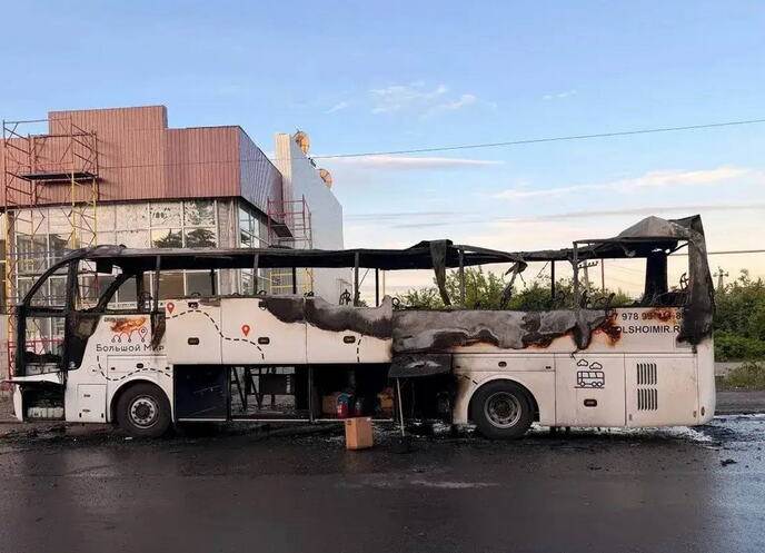  UKRAJINSKI DRON RAZNIO PUTNIČKI AUTOBUS NA LINIJI MOSKVA-KRIM! 
