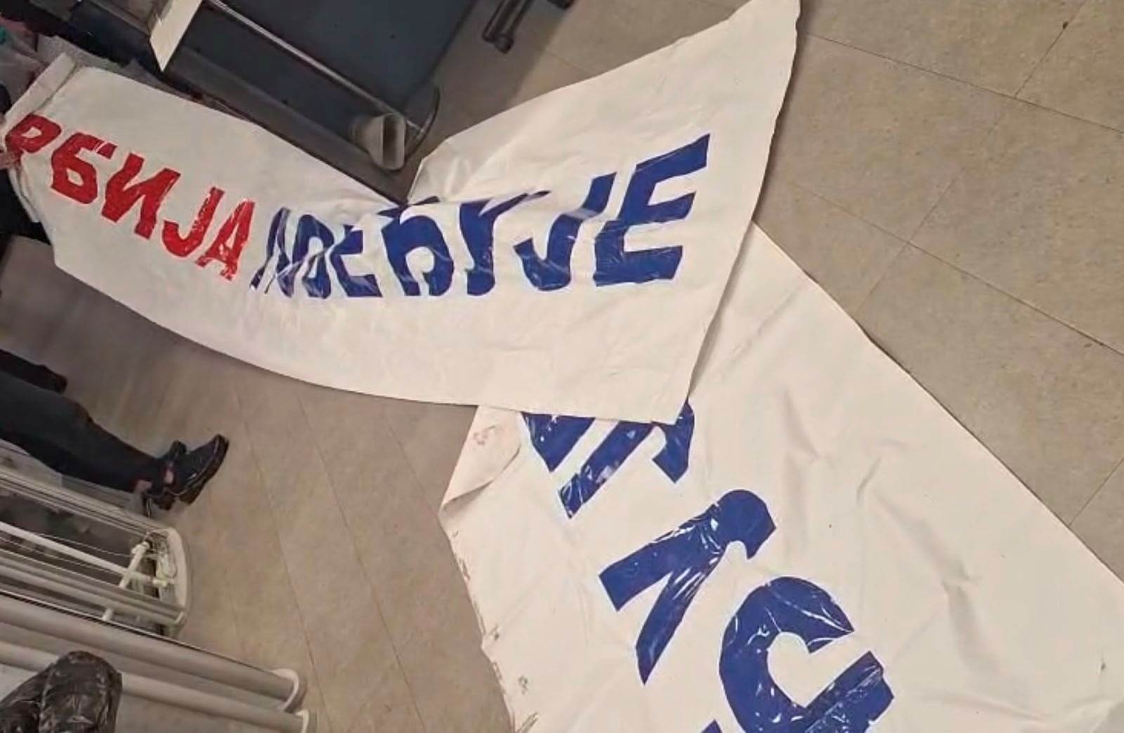  UP:Oduzeta i dva autobusa iz Srbije, 87 osoba vraćeno za Beograd (FOTO) 