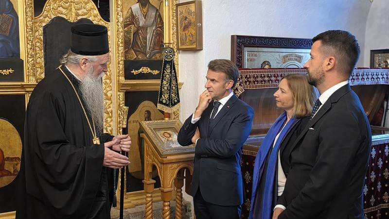 Makron i Milatović sa Joanikijem u Cetinjskom manastiru Info Makron i Milatović sa Joanikijem u Cetinjskom manastiru Info