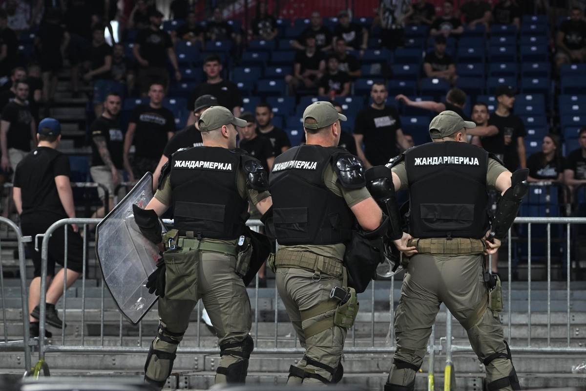  Tuča pred početak finala ABA lige: Navijač Partizana iscijepan izveden iz Arene 
