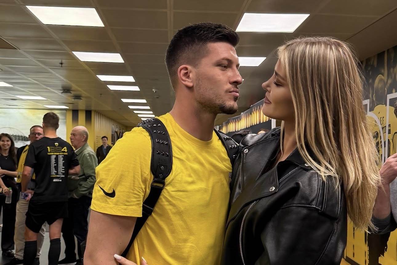  Zidovi od stakla, mermerni podovi i bazen u dvorištu: U ovom luksuzu žive Luka Jović i Sofija Miloše 