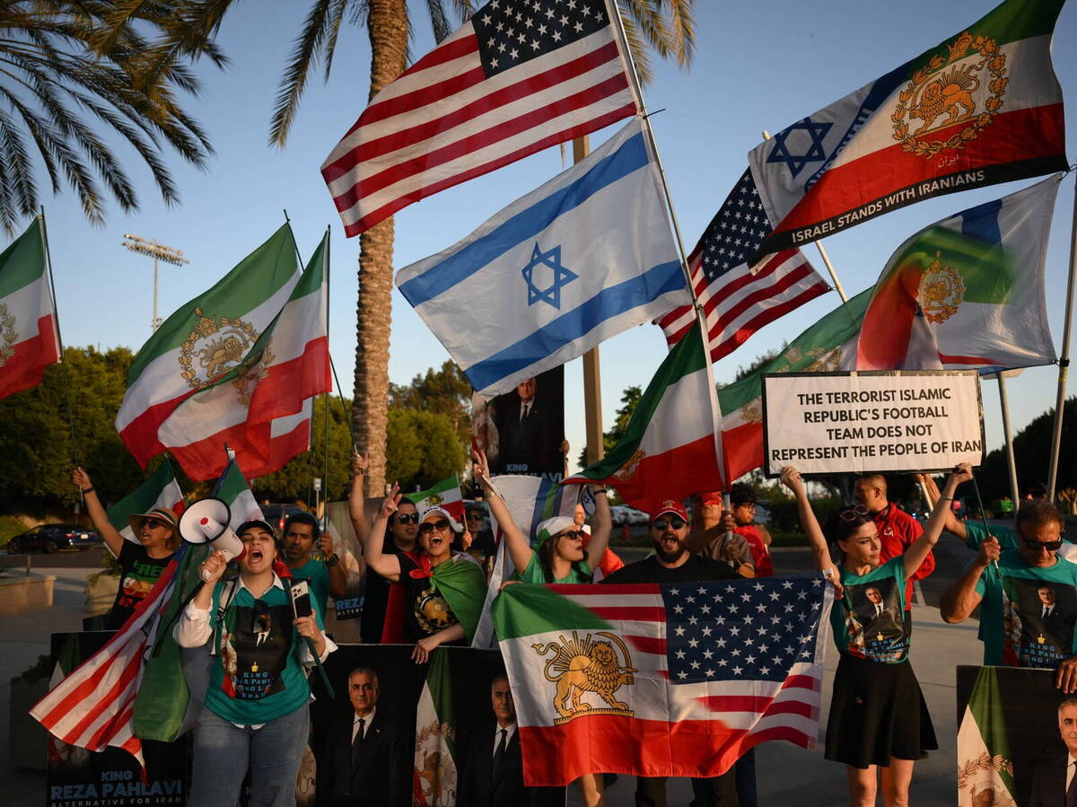  Sačekuša za Iran na Mundijalu: Mahali ispred njih zastavama Amerike, Izraela i simbolom koji je zabr 