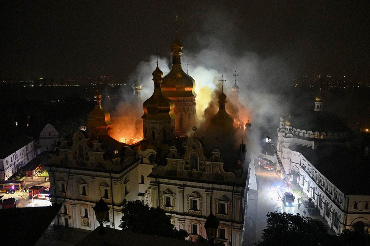  Kijevsko-pečerska lavra u plamenu: Požar u jednoj od najljepših pravoslavnih svetinja 