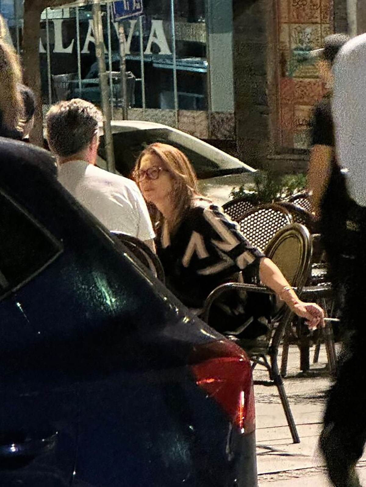 Nataša Ninković uhvaćena bez trunke šminke, društvo joj pravio ovaj muškarac: Glumica uživa u centru 